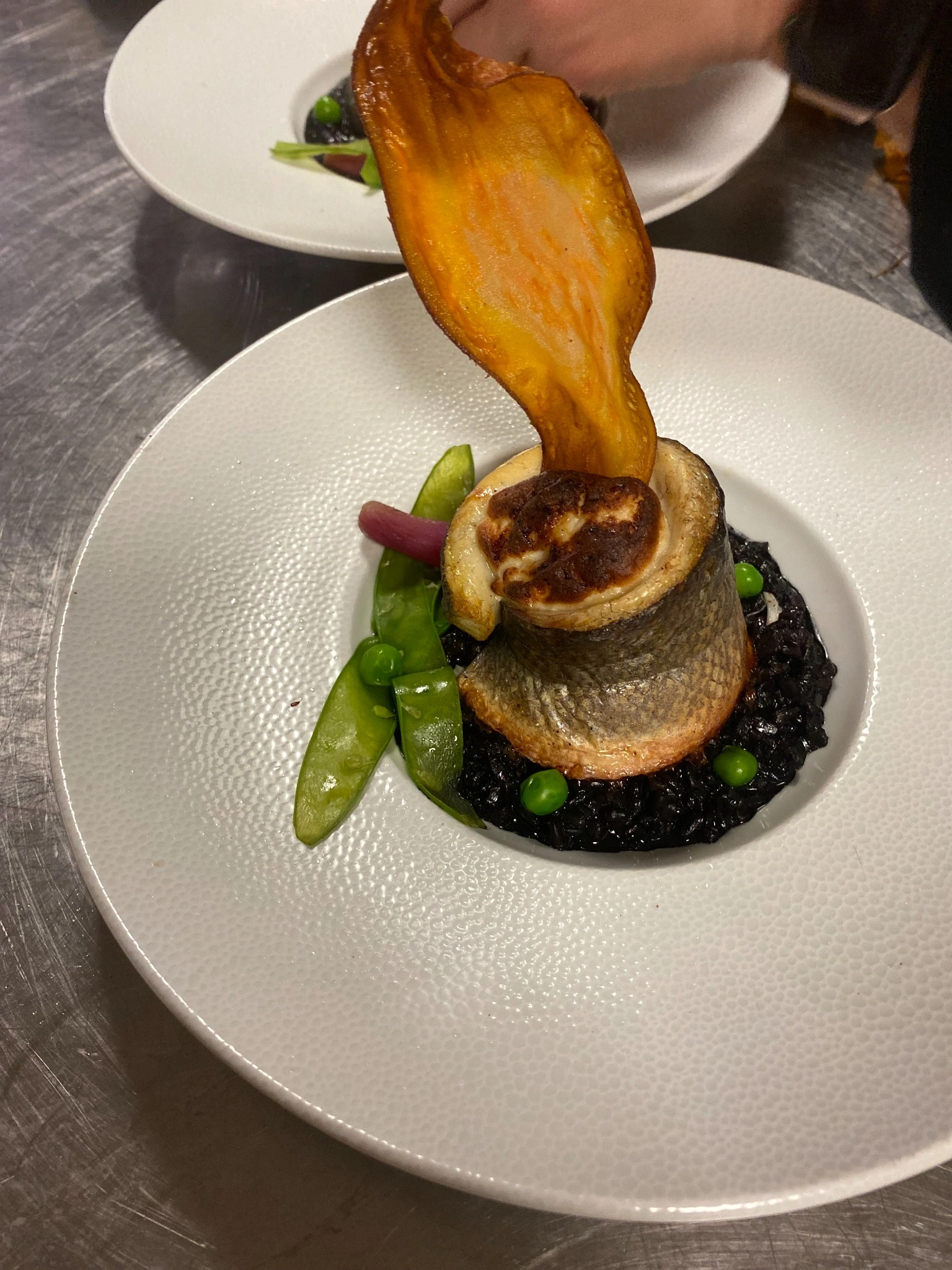 creatif-assiette-noire-hotel-saint-benoit