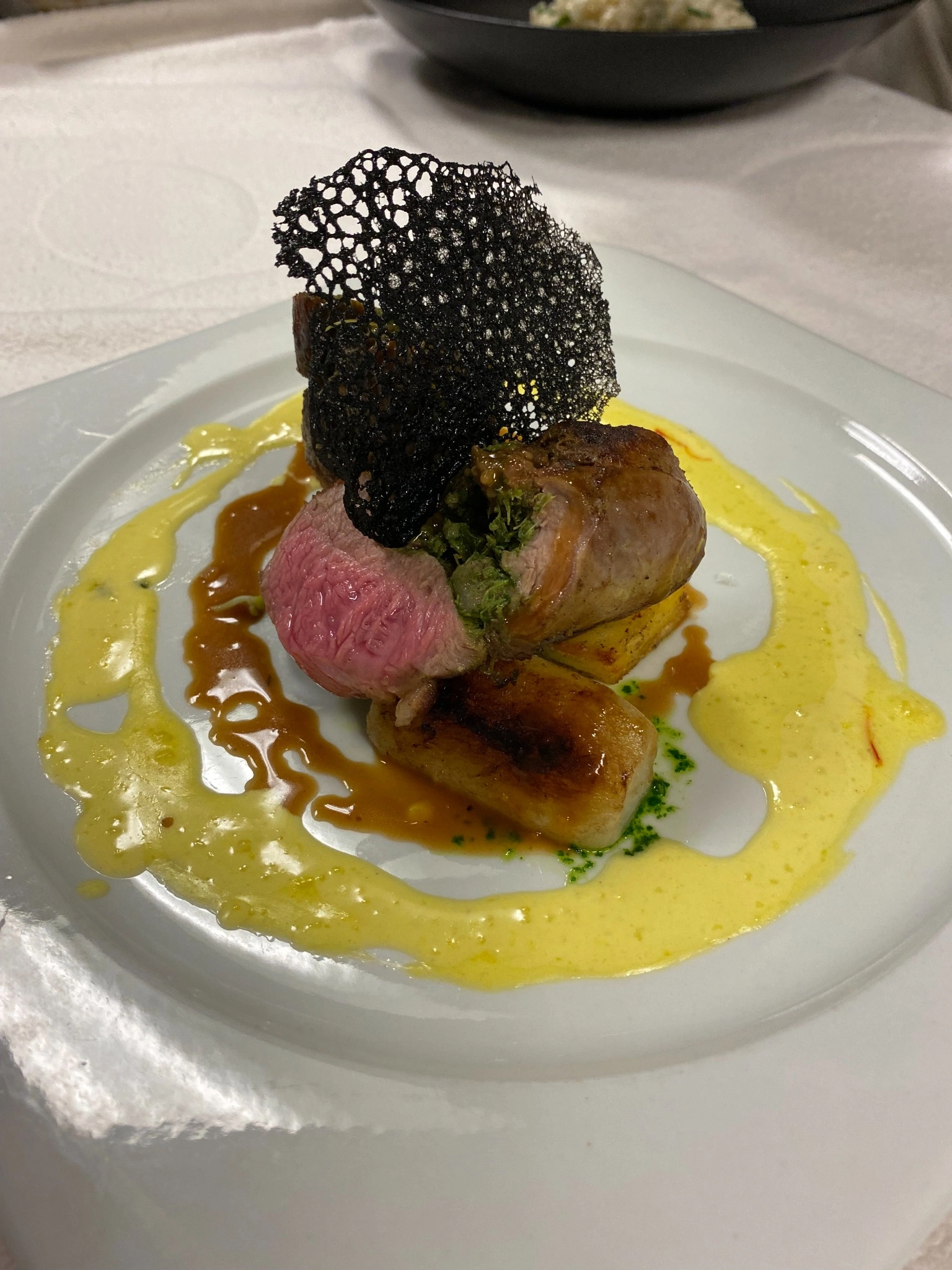plat-viande-puree-sauce-hotel-saint-benoit